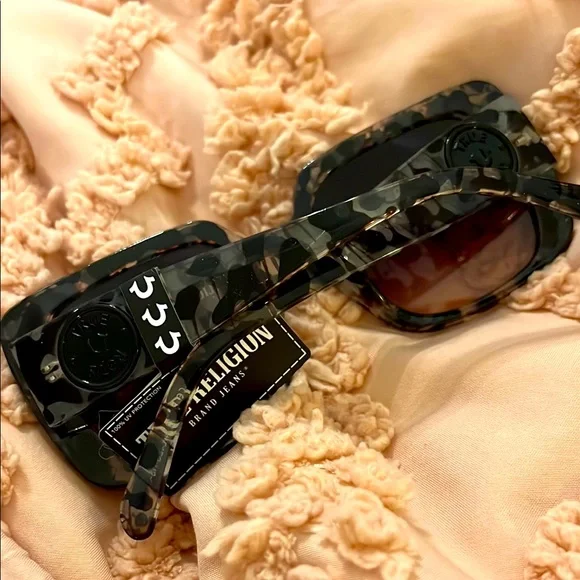 True Religion Tortoise Shell Sunglasses - Picture 3 of 5
